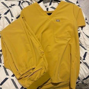 Figs yellow scrubs